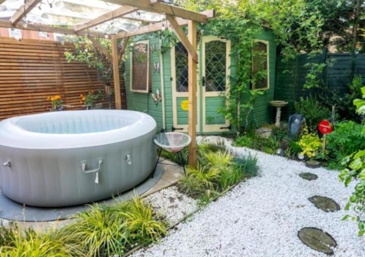 Cosy Garden Flat, Private Hot Tub & Four Poster Bed Daire York Dış mekan fotoğraf